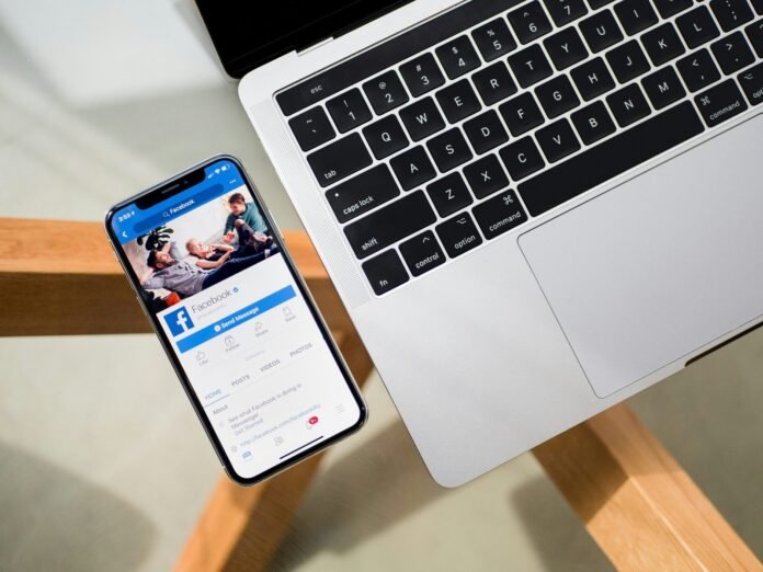 iphone x beside macbook iPhone X beside MacBook