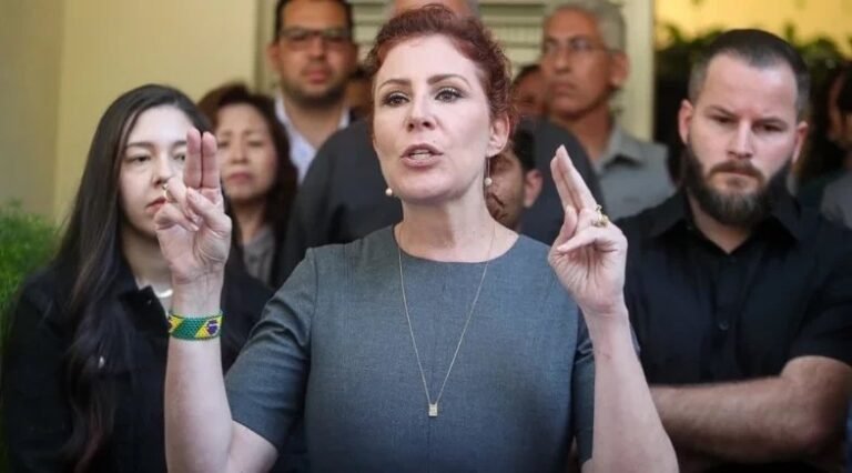 Carla Zambelli pode ser presa a qualquer momento, diz embaixador brasileiro Carla Zambelli pode ser presa a qualquer momento, diz embaixador brasileiro