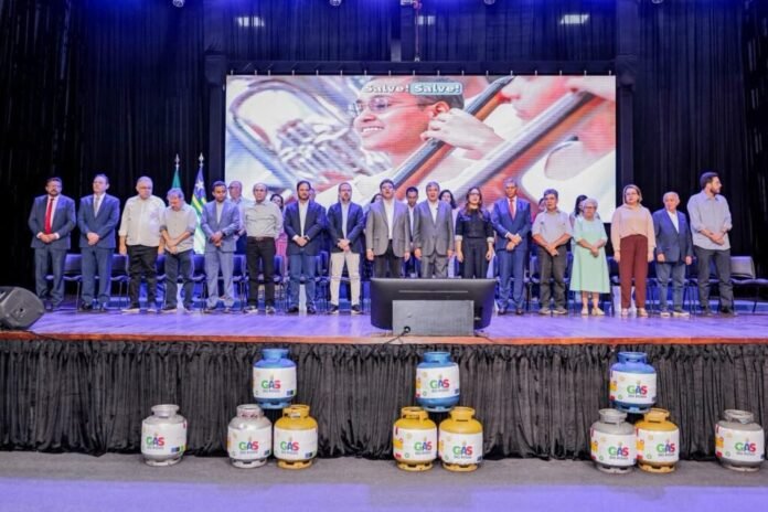 Lancamento-dos-Programas-Luz-do-Povo-e-Gas-do-Povo-no-Piaui-20-1024x683